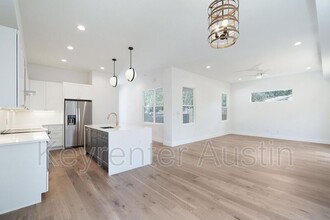 4805 Enchanted Ln-Unit -#1 in Austin, TX - Building Photo - Building Photo