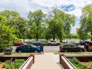 131 Park Dr, Unit 38 in Boston, MA - Building Photo - Building Photo