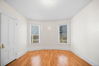 215 Woodlawn Terrace in Waterbury, CT - Building Photo - Building Photo