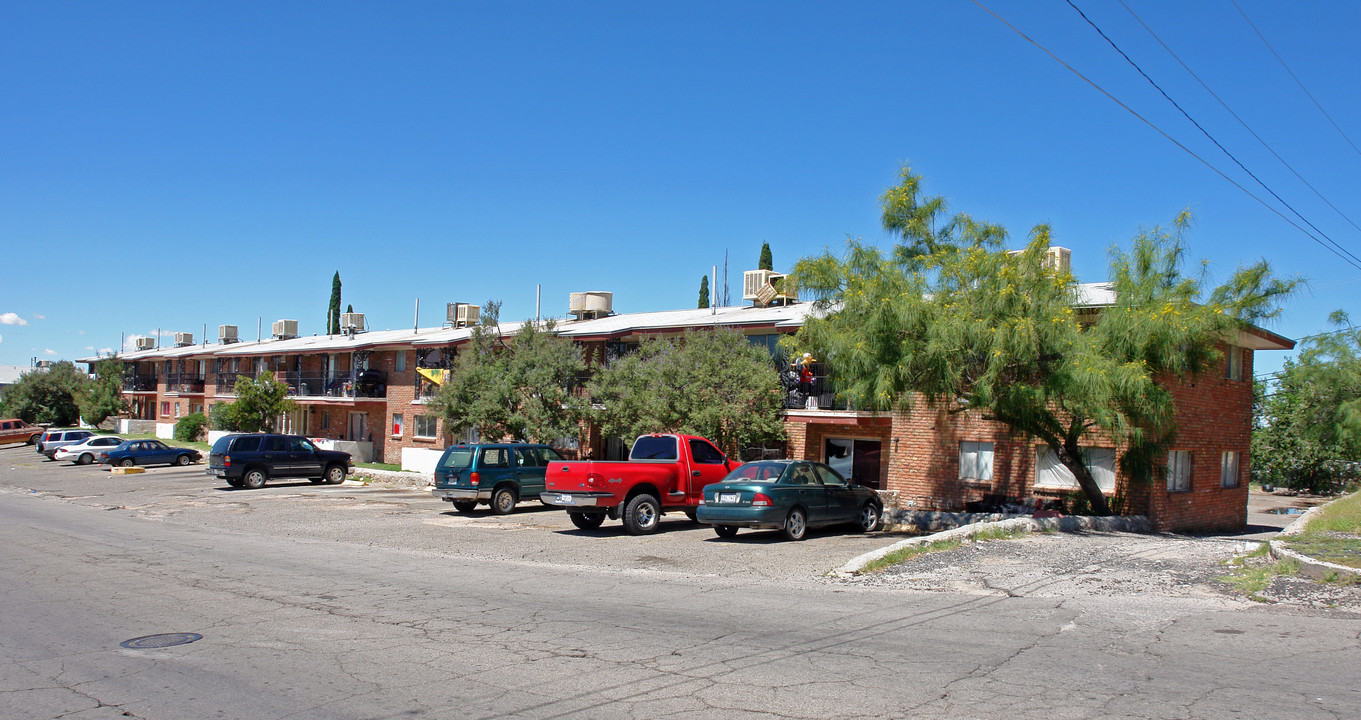 5216 Carousel Dr in El Paso, TX - Building Photo