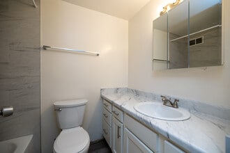 Mayor Apartments - UTILITIES INCLUDED*! in Denver, CO - Building Photo - Interior Photo