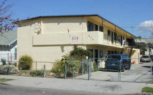 1809 W 24th St in Los Angeles, CA - Foto de edificio