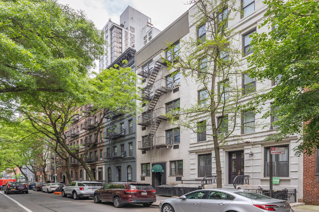 320 E 90th St in New York, NY - Foto de edificio