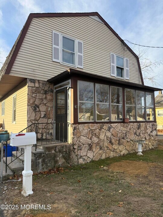 69 George Ave in Old Bridge, NJ - Building Photo