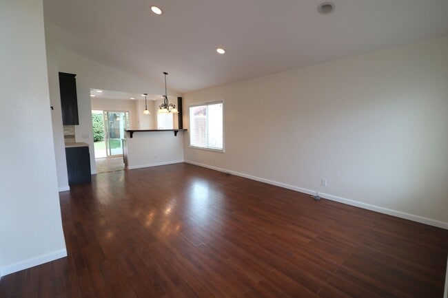 2088 Riverbirch Dr in Simi Valley, CA - Building Photo - Building Photo