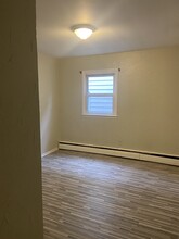54 Brookdale Ave, Unit 1 in Newark, NJ - Building Photo - Building Photo