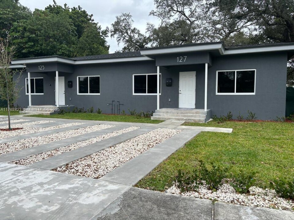 125 NE 184th Terrace in Miami, FL - Building Photo