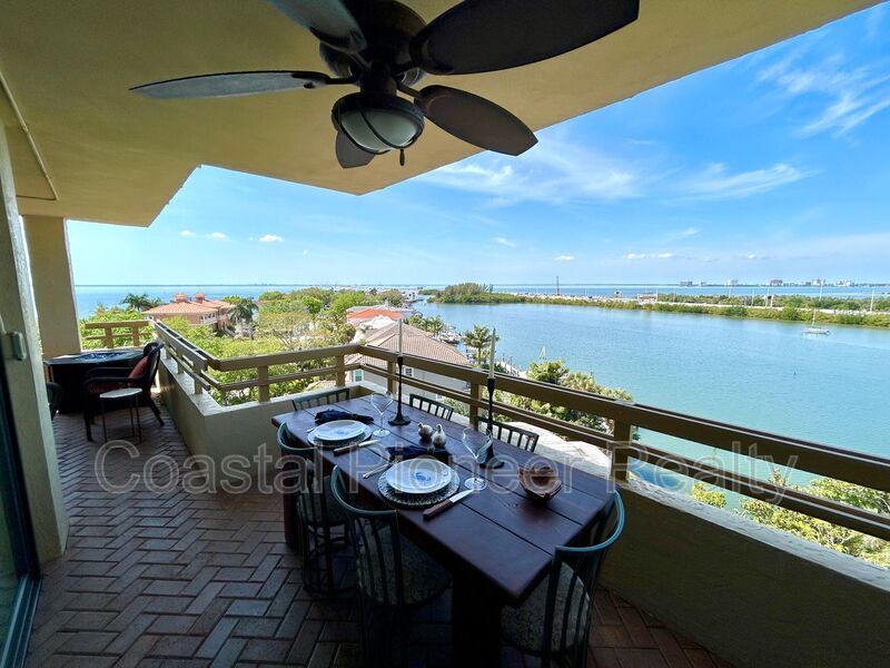 5701 Mariner St in Tampa, FL - Foto de edificio