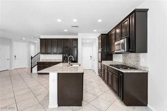10073 White Mulberry Dr in Las Vegas, NV - Building Photo - Building Photo