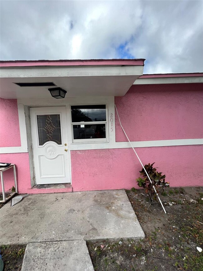 2015 NW 28th St in Oakland Park, FL - Building Photo - Building Photo