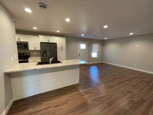 2912 Sportsmans Dr in Milford, IA - Building Photo - Building Photo