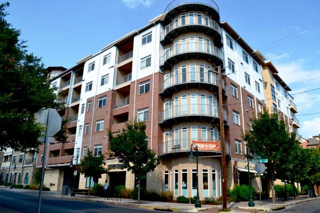 property at 910 W 25th St