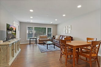 500 W Pacific Ave, Unit 500 W Pacific Ave in Waukegan, IL - Foto de edificio - Building Photo