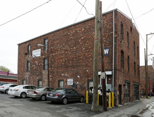 Five Spots Flats in Richmond, VA - Foto de edificio - Building Photo