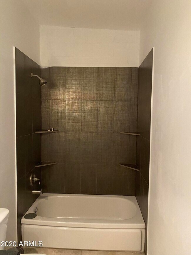 1030 E Bethany Home Rd-Unit -106 in Phoenix, AZ - Building Photo - Building Photo