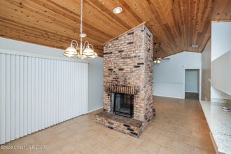 524 Commodore Ave NW in Palm Bay, FL - Building Photo - Building Photo