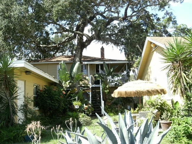 Key West Gardens in Daytona Beach, FL - Foto de edificio - Building Photo