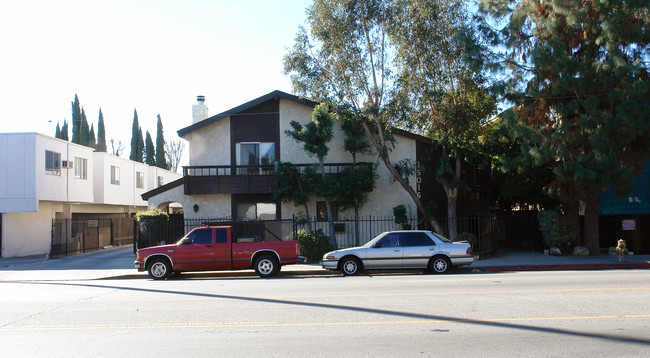 15016 Vanowen St in Van Nuys, CA - Building Photo - Building Photo