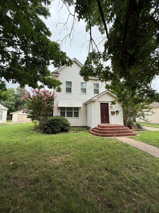 319 E Thatcher St in Edmond, OK - Building Photo