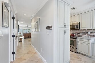 842 SE 19th Ave, Unit 102 in Deerfield Beach, FL - Building Photo - Building Photo