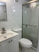 7309 NW 62nd St in Tamarac, FL - Foto de edificio - Building Photo