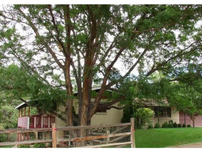 property at 530 Lilac Ln