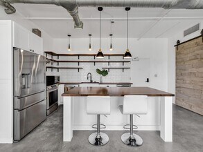 444 NE 30th St, Unit 402 in Miami, FL - Building Photo - Building Photo