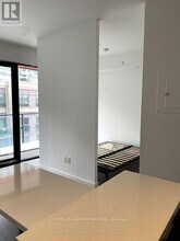 215-1215 Queen St W in Toronto, ON - Building Photo - Building Photo
