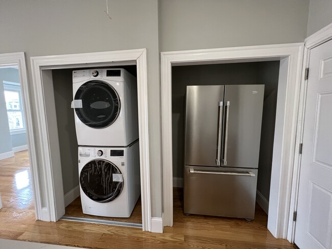 61 Pearl St, Unit 3 in Somerville, MA - Building Photo - Building Photo