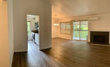 12626 Ne 118th St, Apt 3 in Kirkland, WA - Building Photo - Building Photo