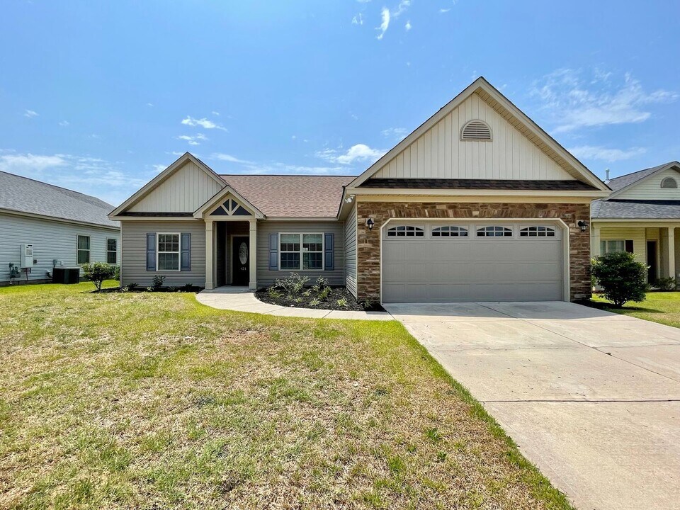 421 Emanuel Creek Drive in West Columbia, SC - Building Photo