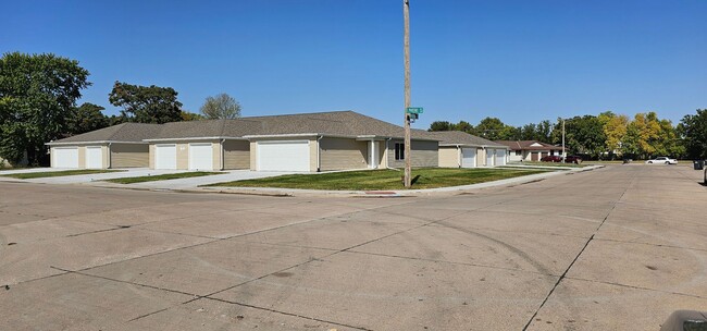 810 Phoenix Ct in Grand Island, NE - Building Photo - Building Photo