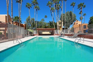 Pebble Creek Apartments in Tucson, AZ - Building Photo