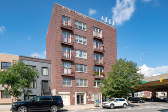 62 Clermont Ave in Brooklyn, NY - Foto de edificio - Primary Photo