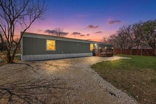 16731 Flow Rd in Krum, TX - Building Photo