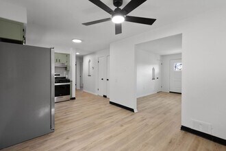 972 Lessing St in Pittsburgh, PA - Building Photo - Building Photo