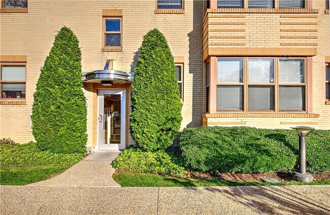 1180 Narragansett Blvd in Cranston, RI - Building Photo - Building Photo