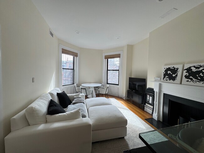 298 Commonwealth Ave, Unit 3
