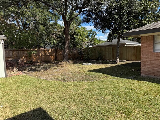 5810 Cheena Dr in Houston, TX - Building Photo - Building Photo