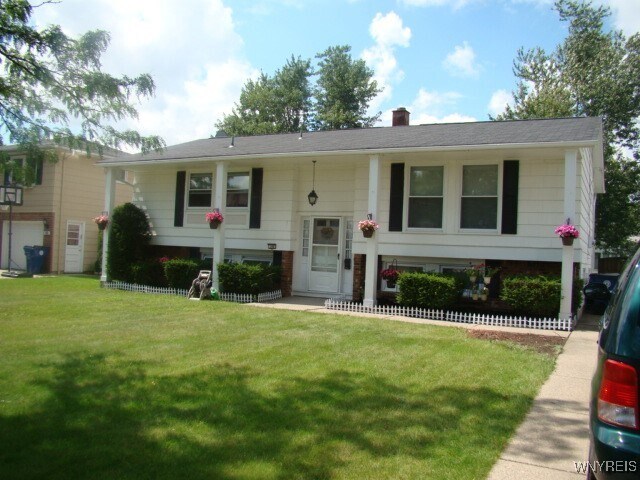 146 Jeanmoor Rd in Buffalo, NY - Building Photo