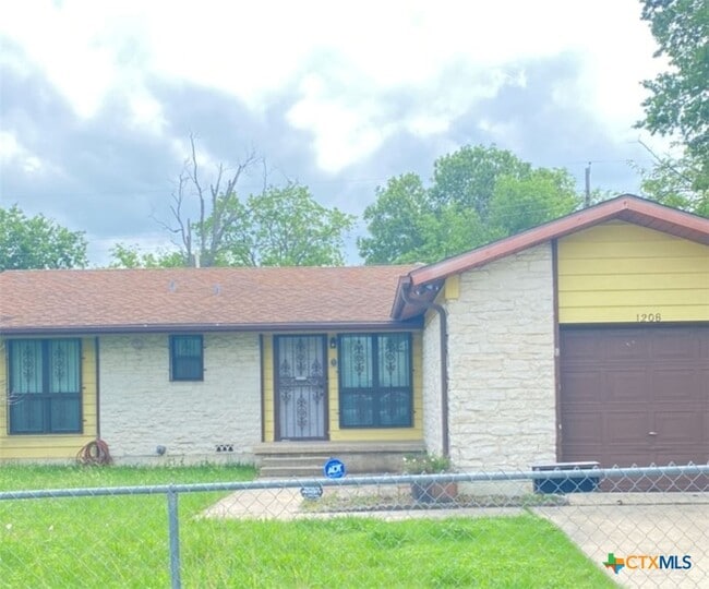 1208 West Ln