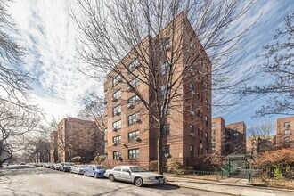 Dunolly Gardens in Flushing, NY - Building Photo - Building Photo