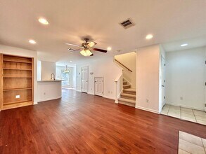 6900 E Riverside Dr in Austin, TX - Building Photo - Building Photo