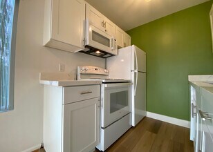 65 Kirkland Ave, Unit 214 in Kirkland, WA - Building Photo - Building Photo