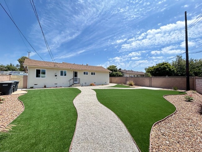 1116 N Center St in Orange, CA - Building Photo - Building Photo