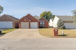 11129 Springhollow Ct in Oklahoma City, OK - Building Photo