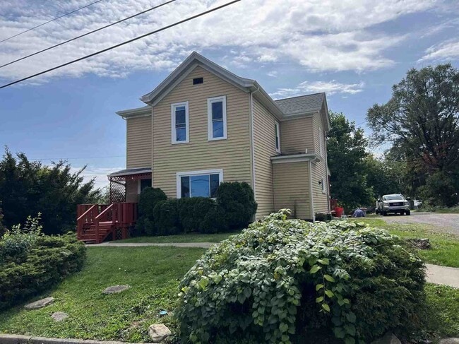1617 W 9th St in Beaver Falls, PA - Building Photo - Building Photo
