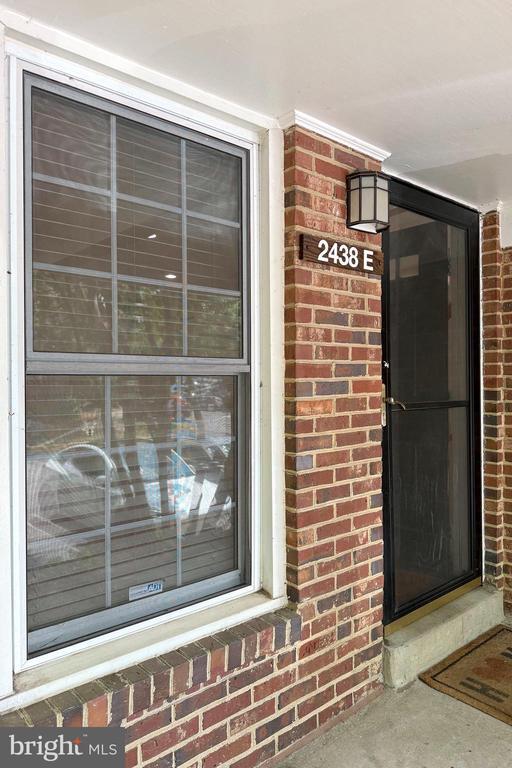 2438 S Walter Reed Dr in Arlington, VA - Building Photo - Building Photo