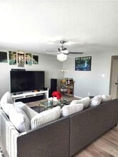 117 W Point Way in Elgin, TX - Building Photo - Building Photo