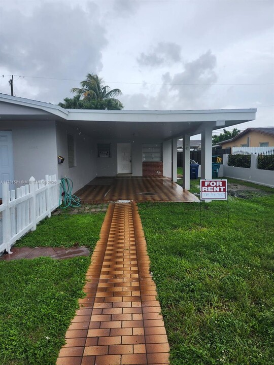 11350 SW 5th Terrace in Miami, FL - Building Photo